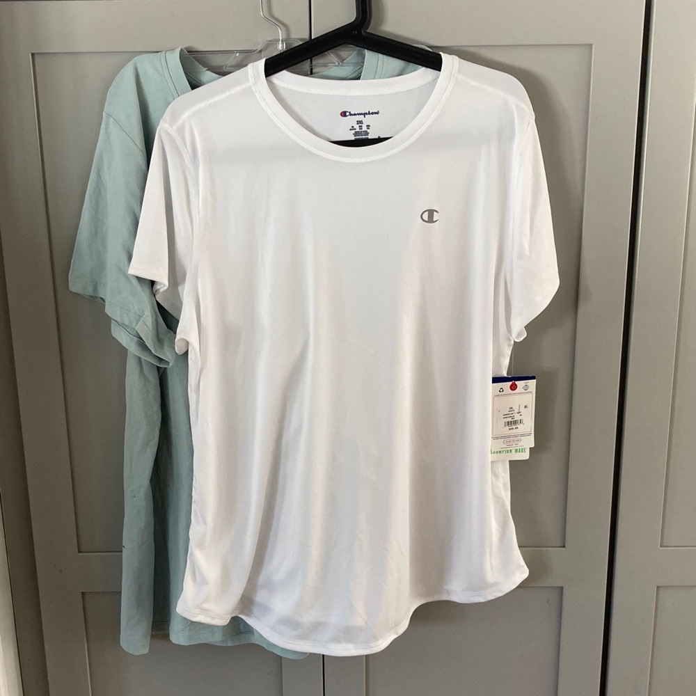 Bundle of 2 (2XL) T shirts Women’s